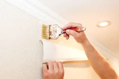 Pose de papier peint à Charchigné — revêtements muraux et toiles de verre